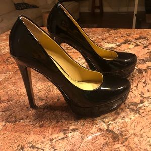 Patent leather Chinese Laundry Pumps size 5, 5inches with 1inch platform.